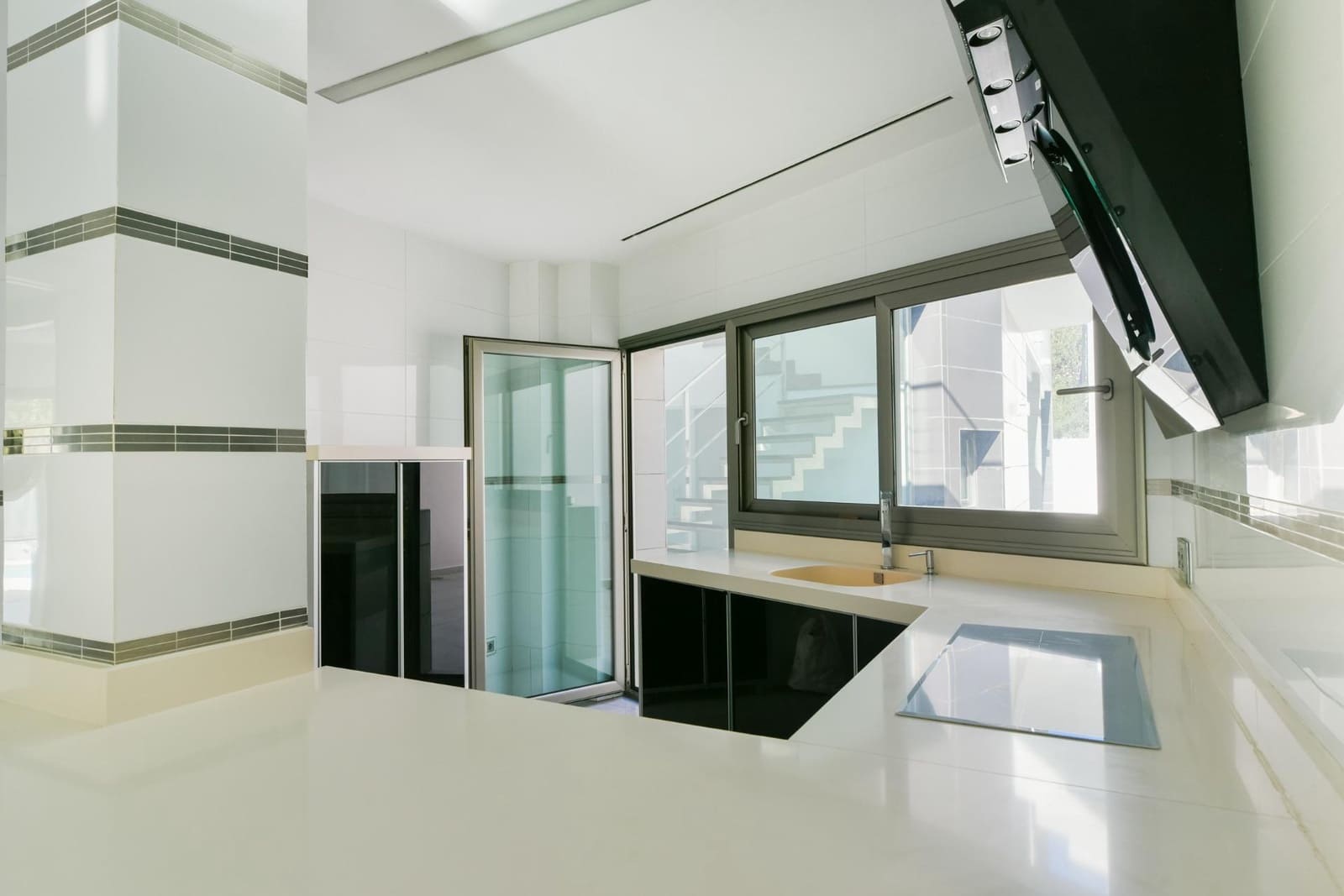5 makuuhuone Huvila myytävänä paikassa Benalmadena mukana uima-altaan - 995 000 € (Ref: 9892497)