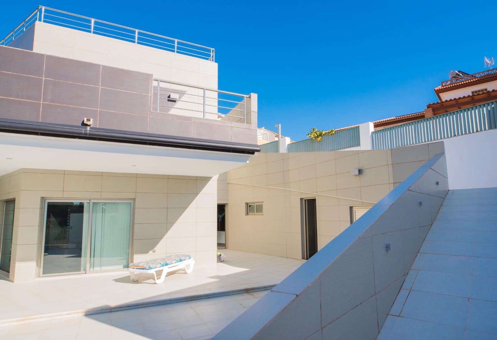 5 makuuhuone Huvila myytävänä paikassa Benalmadena mukana uima-altaan - 995 000 € (Ref: 9892497)