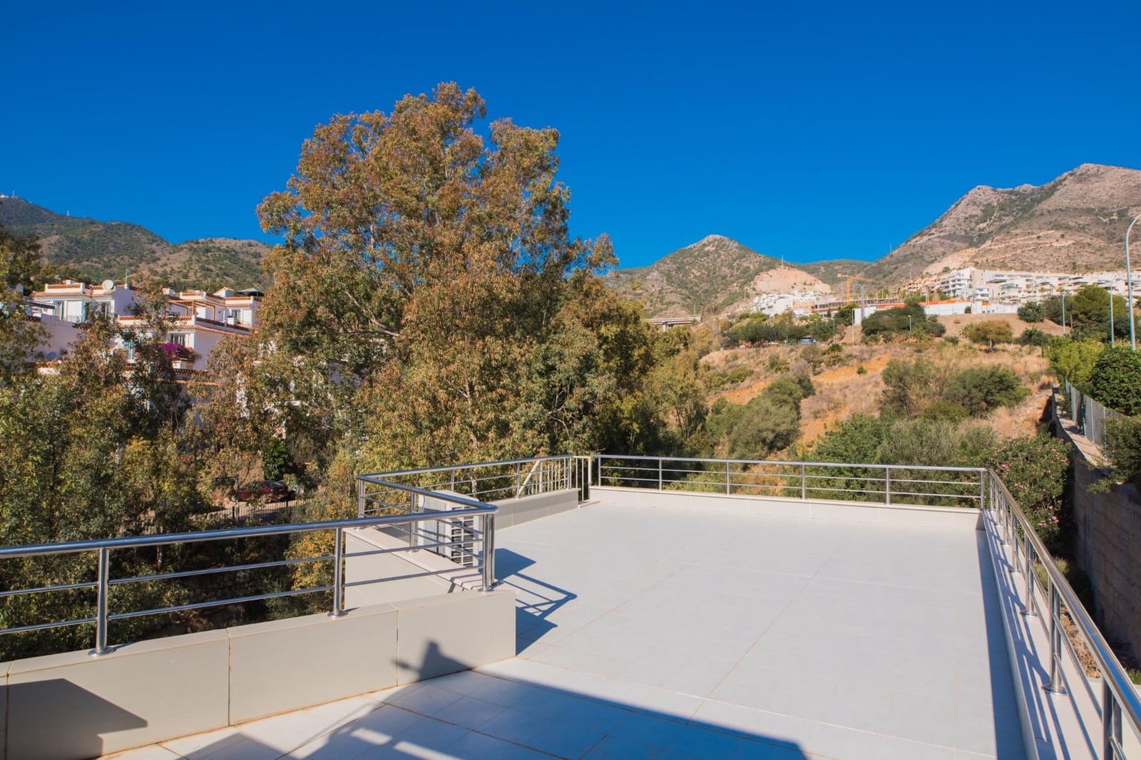 5 makuuhuone Huvila myytävänä paikassa Benalmadena mukana uima-altaan - 995 000 € (Ref: 9892497)