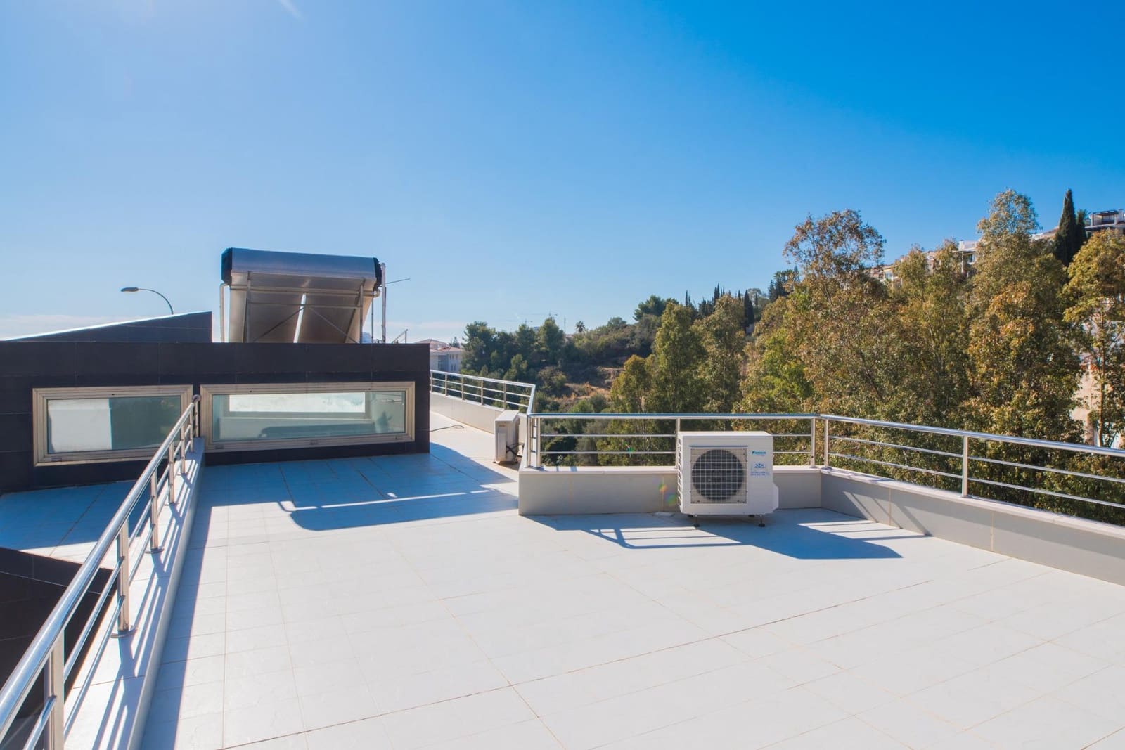 5 makuuhuone Huvila myytävänä paikassa Benalmadena mukana uima-altaan - 995 000 € (Ref: 9892497)