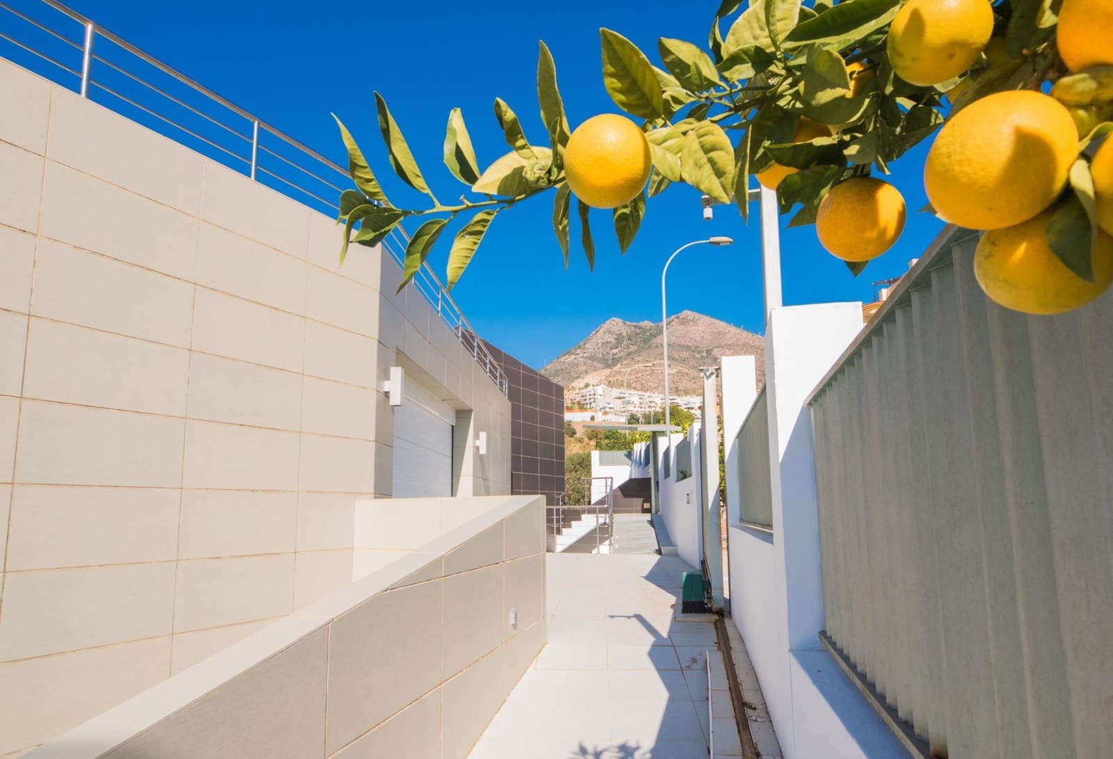 5 makuuhuone Huvila myytävänä paikassa Benalmadena mukana uima-altaan - 995 000 € (Ref: 9892497)