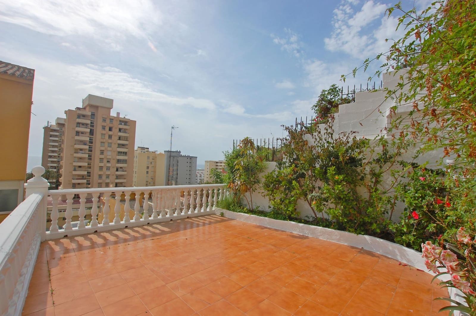 Appartement de 2 chambres à louer à Torremolinos - 1 200 € (Ref: 9915981)