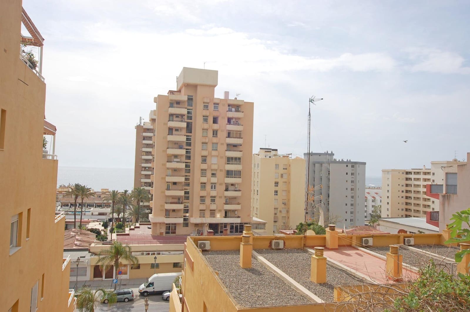 Appartement de 2 chambres à louer à Torremolinos - 1 200 € (Ref: 9915981)