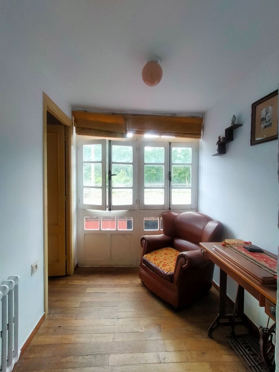 4 bedroom Townhouse for sale in Pravia with garage - € 100,000 (Ref: 10046832)