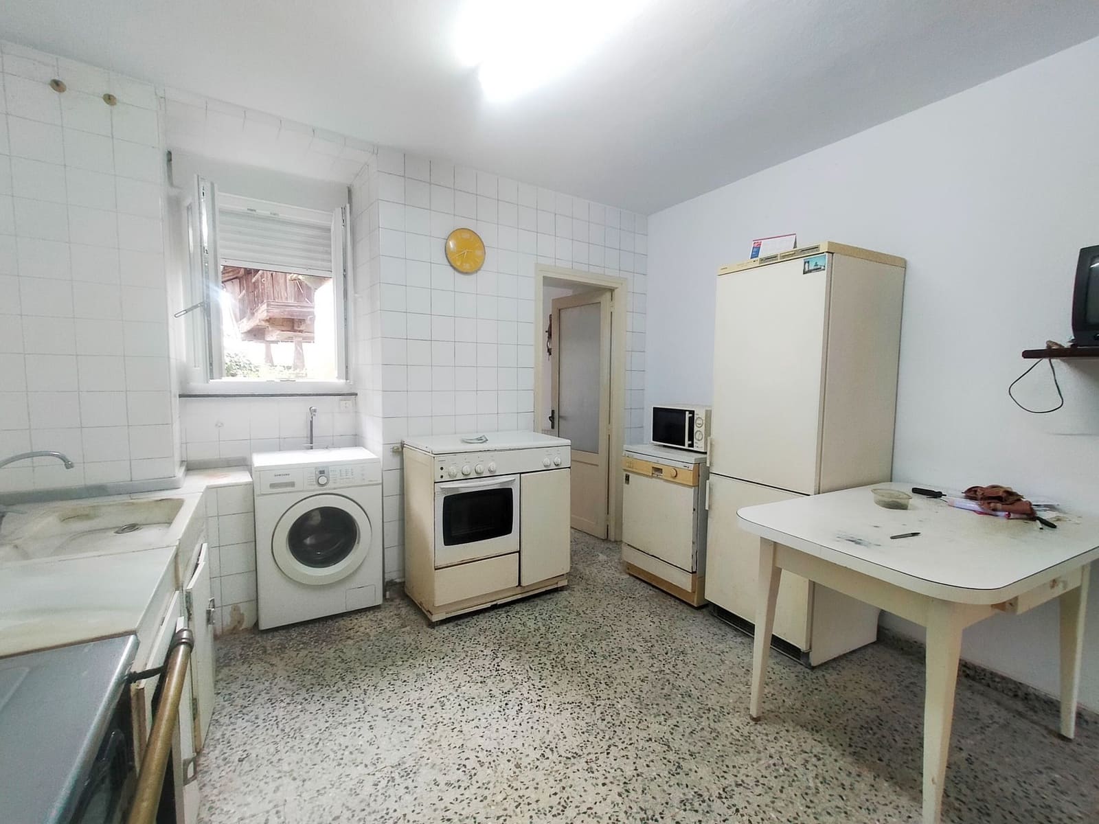 4 bedroom Townhouse for sale in Pravia with garage - € 100,000 (Ref: 10046832)