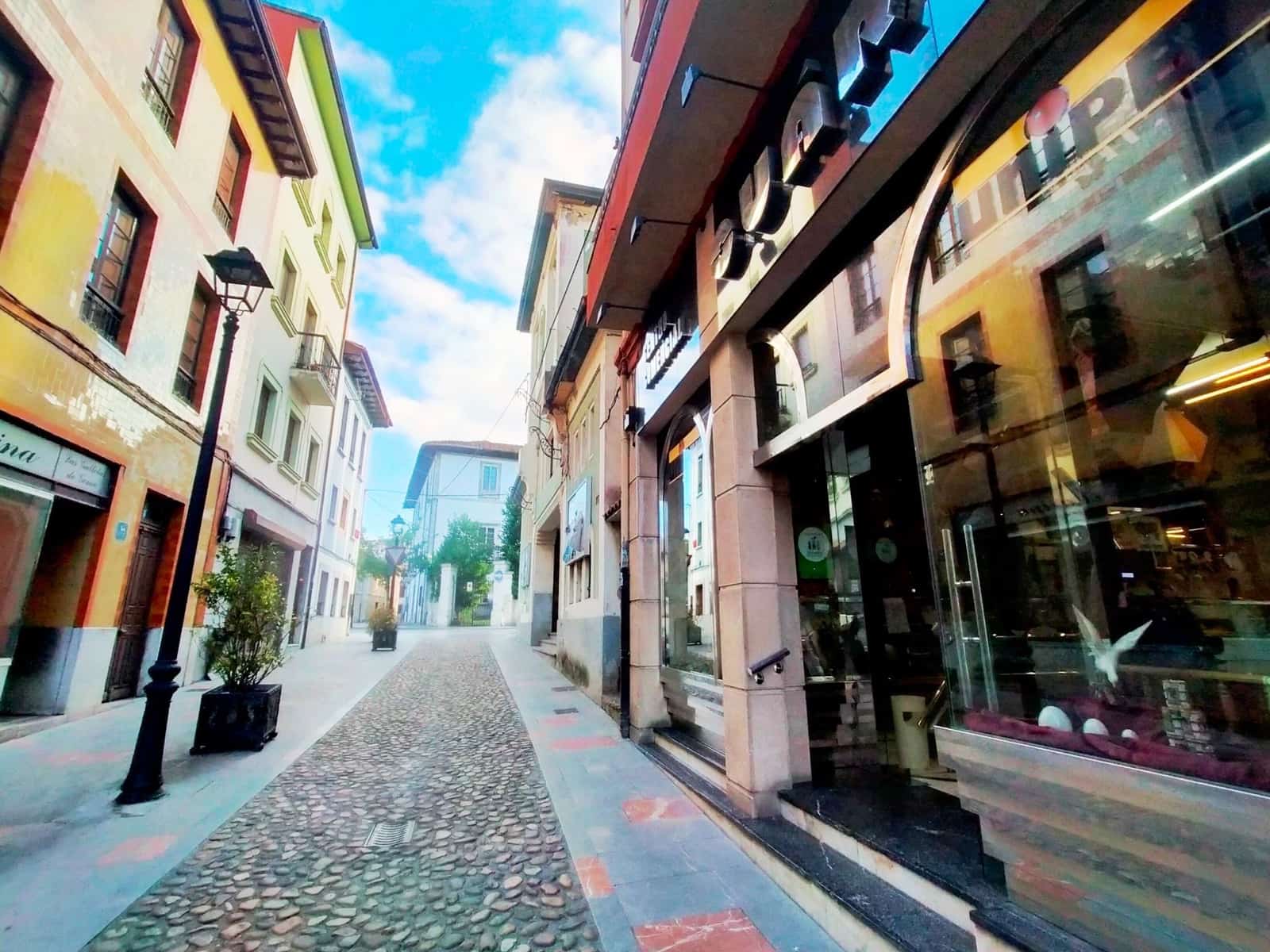 Commercial for sale in Pravia - € 350,000 (Ref: 10090111)