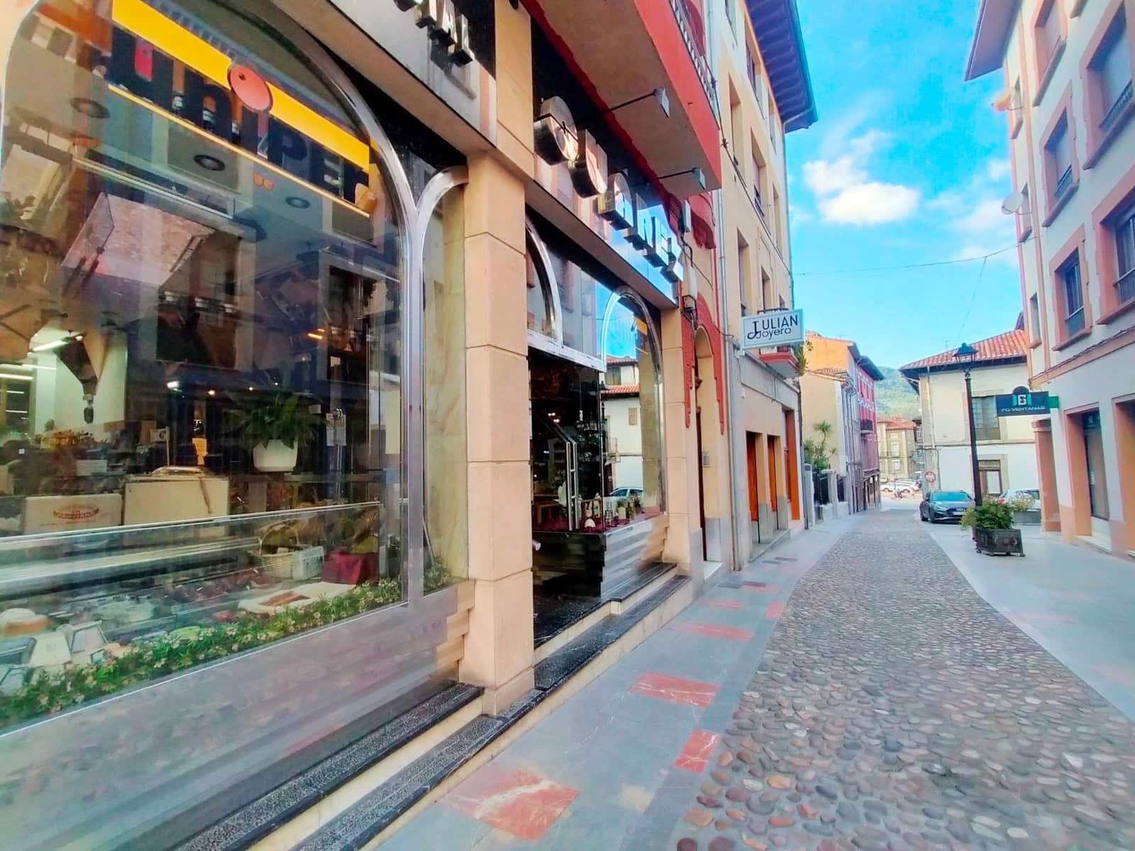 Commercial for sale in Pravia - € 350,000 (Ref: 10090111)