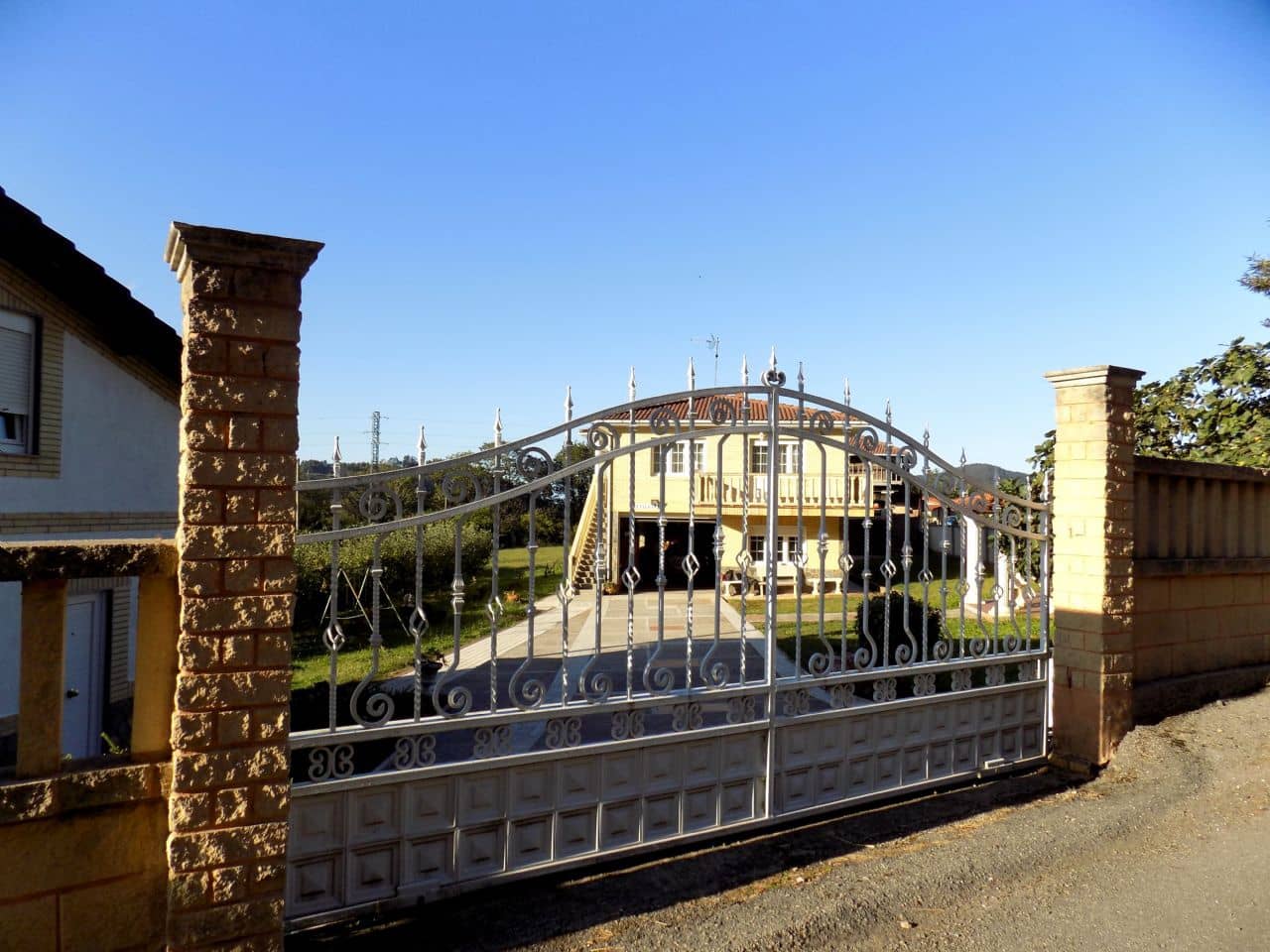 4 soveværelse Villa til salg i Pravia med garage - € 560.000 (Ref: 4805591)