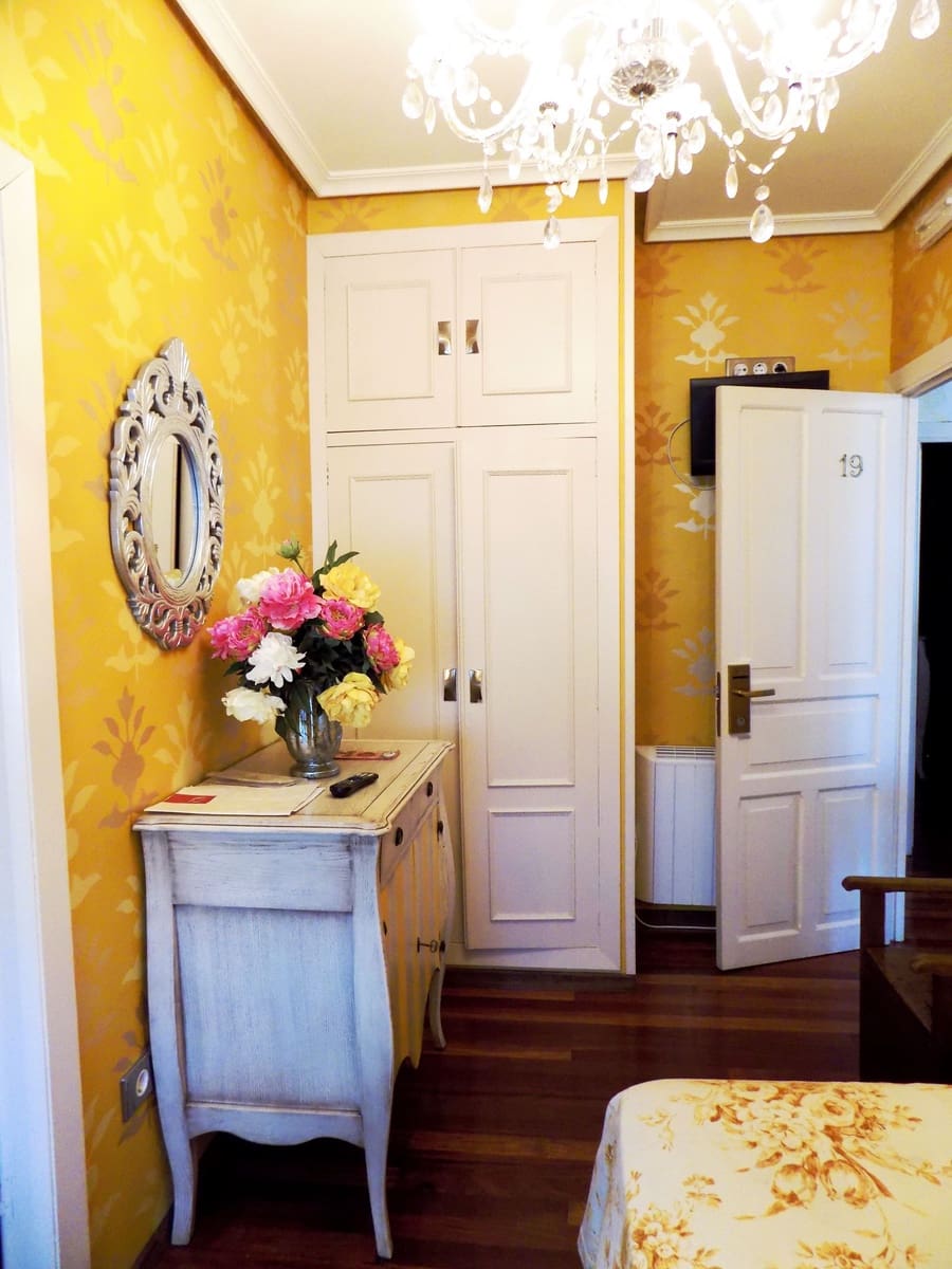 8 slaapkamer Villa te koop in Cudillero met garage - € 490.000 (Ref: 4835432)