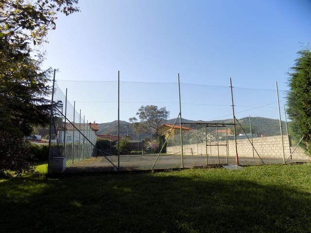 8 slaapkamer Villa te koop in Cudillero met garage - € 490.000 (Ref: 4835432)