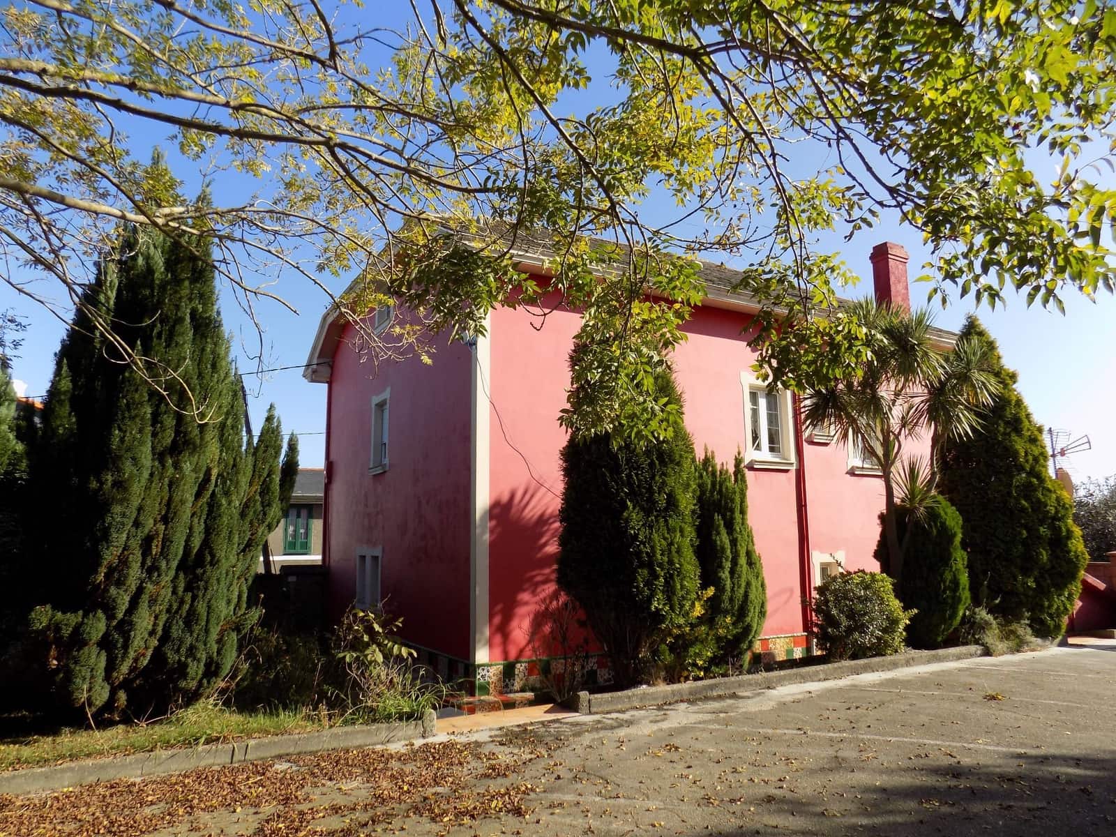 8 slaapkamer Villa te koop in Cudillero met garage - € 490.000 (Ref: 4835432)