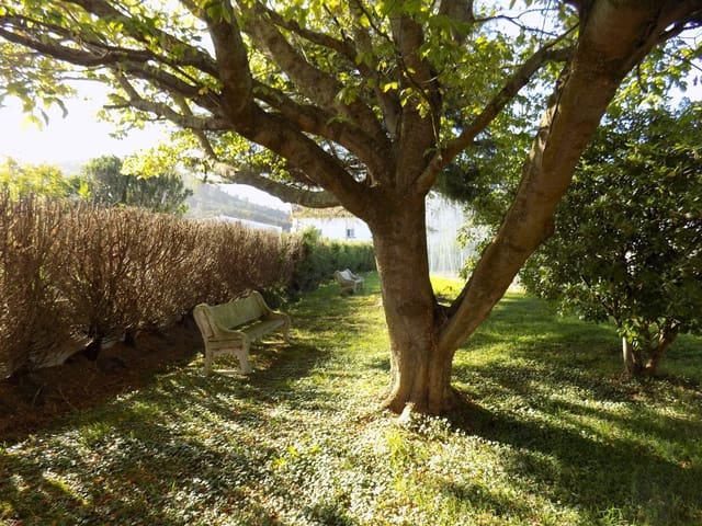 8 slaapkamer Villa te koop in Cudillero met garage - € 490.000 (Ref: 4835432)