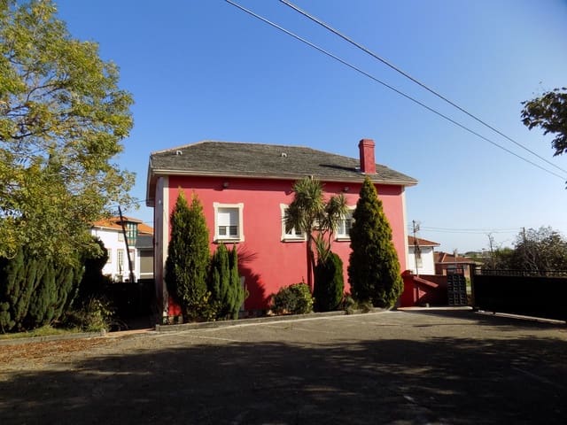 8 slaapkamer Villa te koop in Cudillero met garage - € 490.000 (Ref: 4835432)