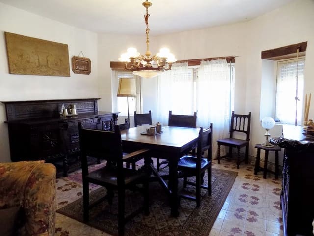 6 slaapkamer Villa te koop in Cudillero - € 240.000 (Ref: 5565770)