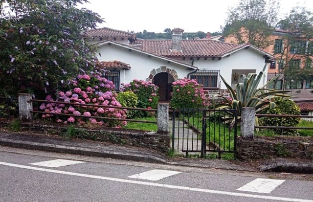 6 slaapkamer Villa te koop in Cudillero - € 240.000 (Ref: 5565770)