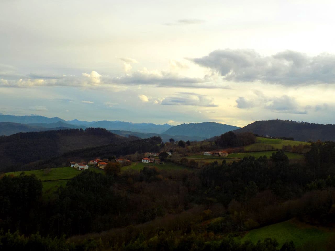 4 soveværelse Byhus til salg i Salas med garage - € 60.000 (Ref: 6128429)