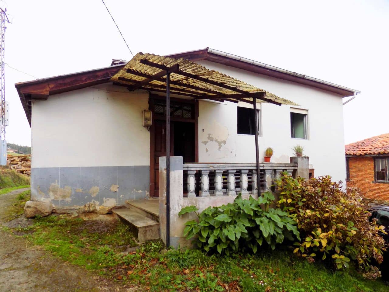 4 soveværelse Byhus til salg i Salas med garage - € 60.000 (Ref: 6128429)