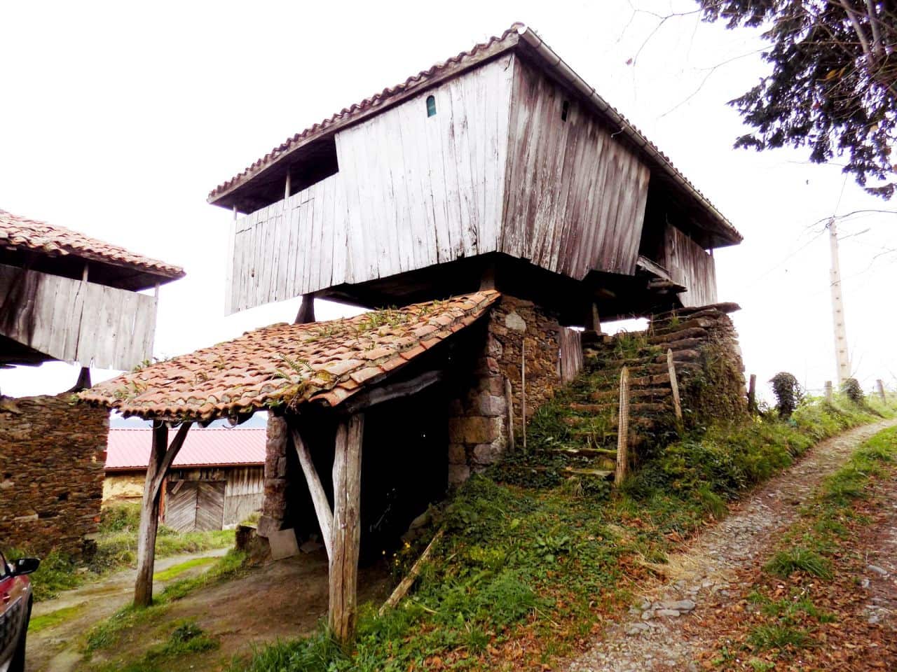 4 soveværelse Byhus til salg i Salas med garage - € 60.000 (Ref: 6128429)