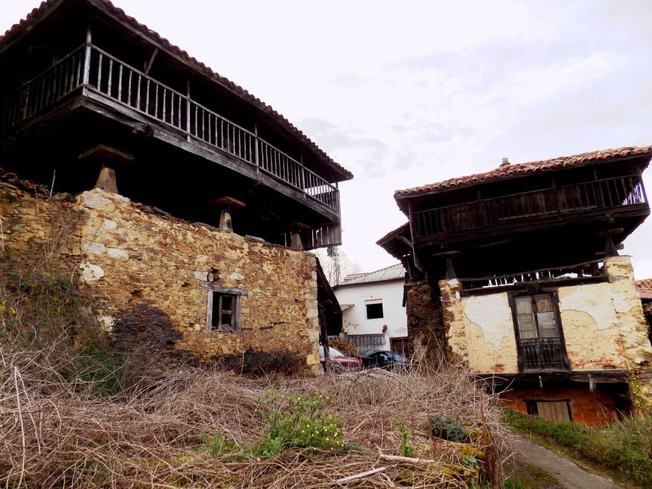 4 soveværelse Byhus til salg i Salas med garage - € 60.000 (Ref: 6128429)