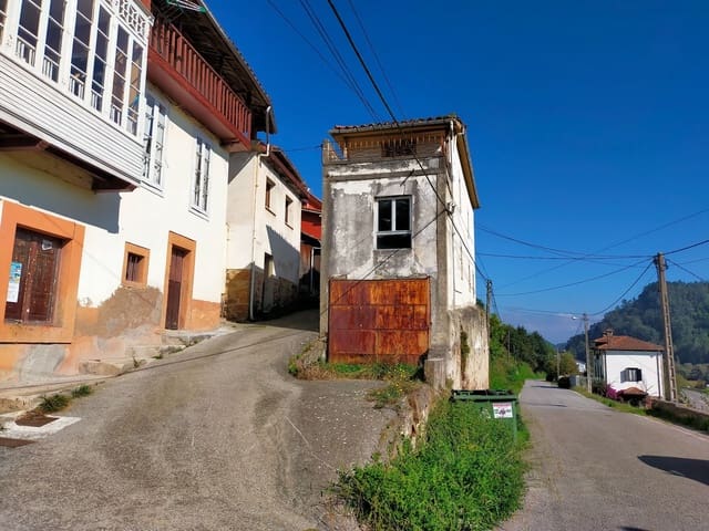 2 quarto Moradia Geminada para venda em Pravia com garagem - 30 000 € (Ref: 6453901)