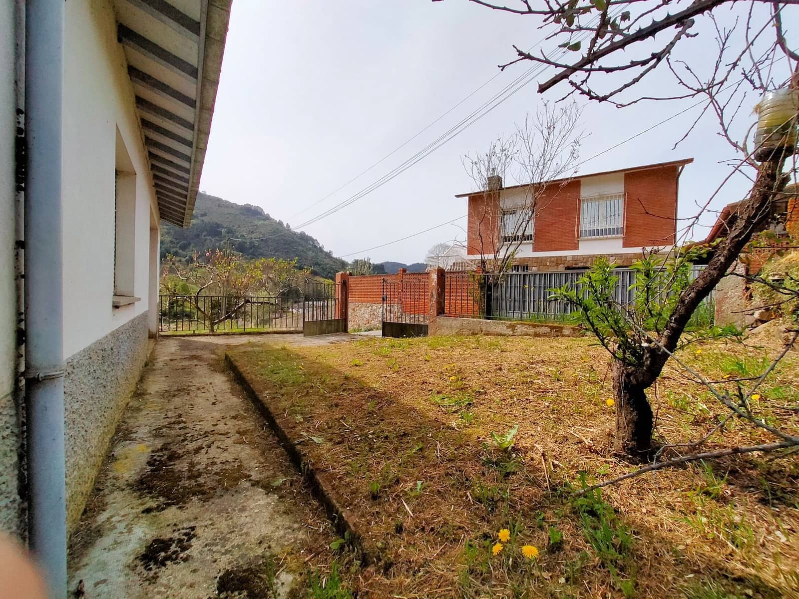 Grunde uden byggetilladelser til salg i Candamo - € 90.000 (Ref: 7519233)