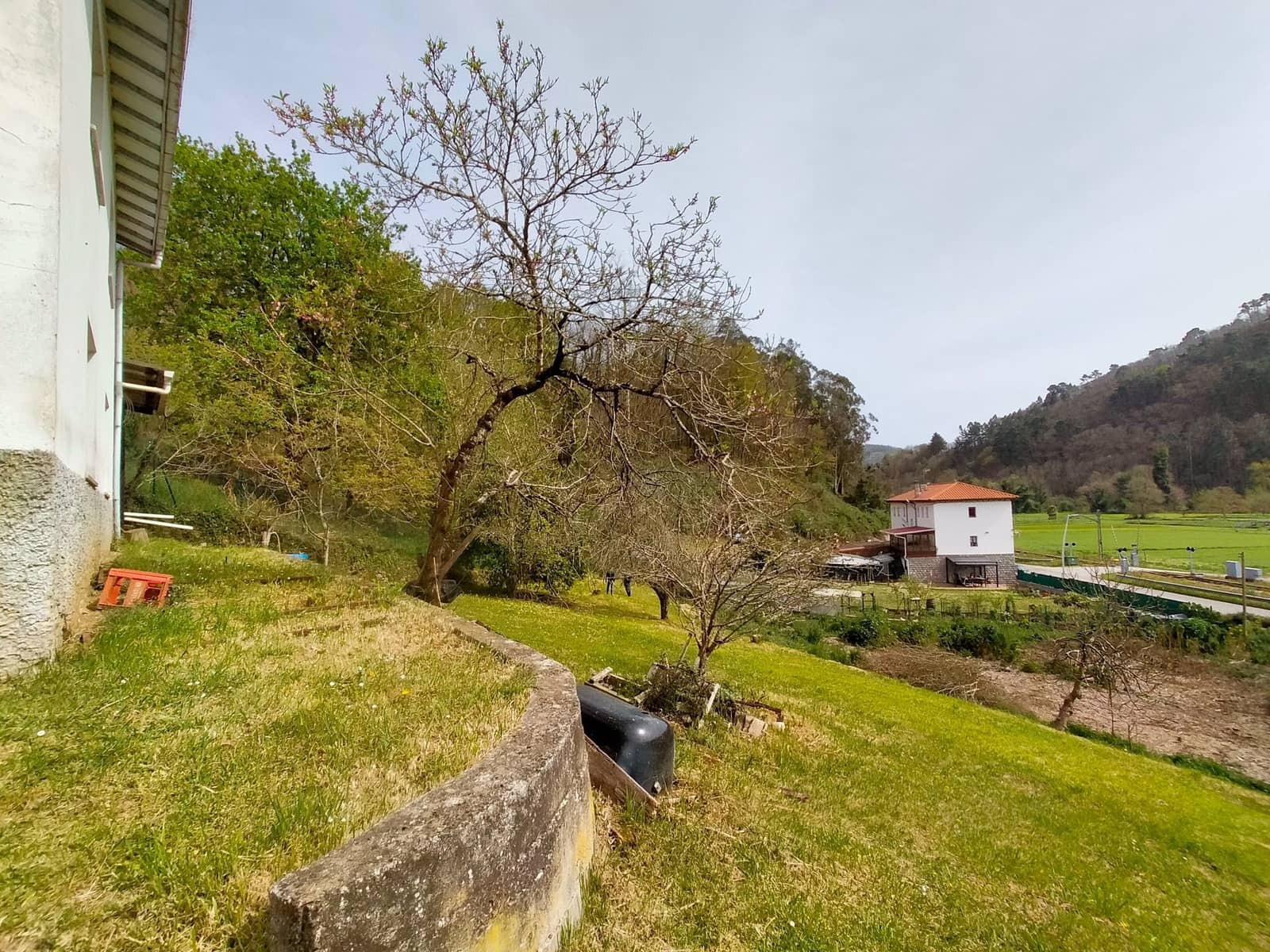 Grunde uden byggetilladelser til salg i Candamo - € 90.000 (Ref: 7519233)