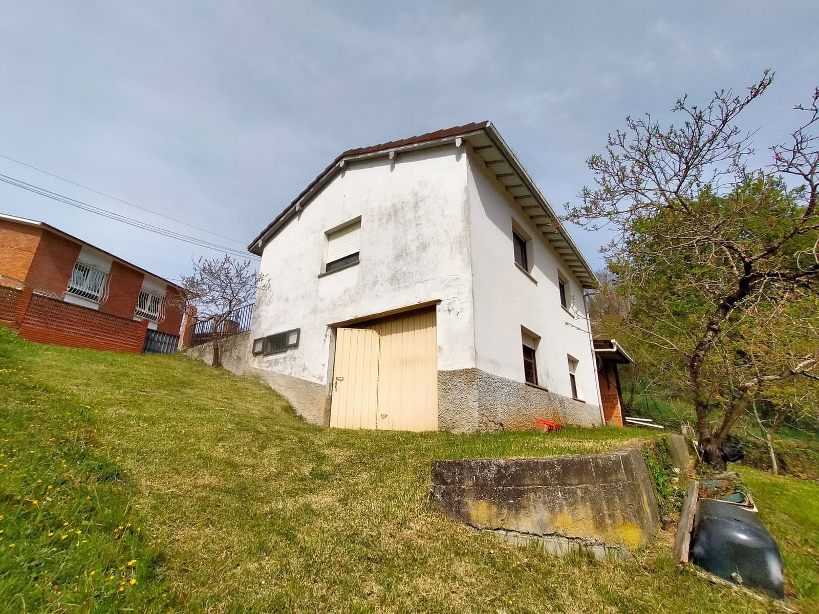 Grunde uden byggetilladelser til salg i Candamo - € 90.000 (Ref: 7519233)