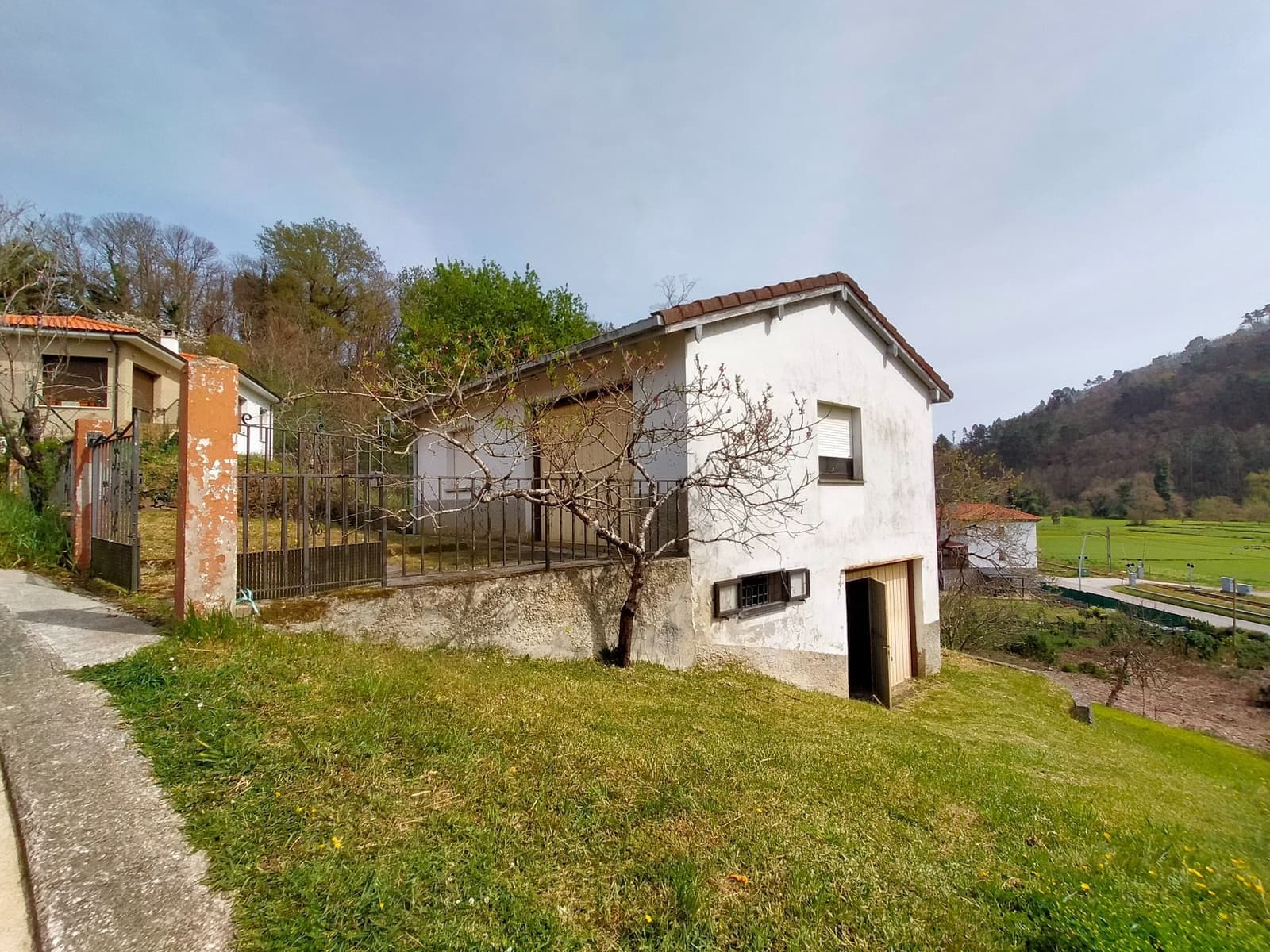 Grunde uden byggetilladelser til salg i Candamo - € 90.000 (Ref: 7519233)