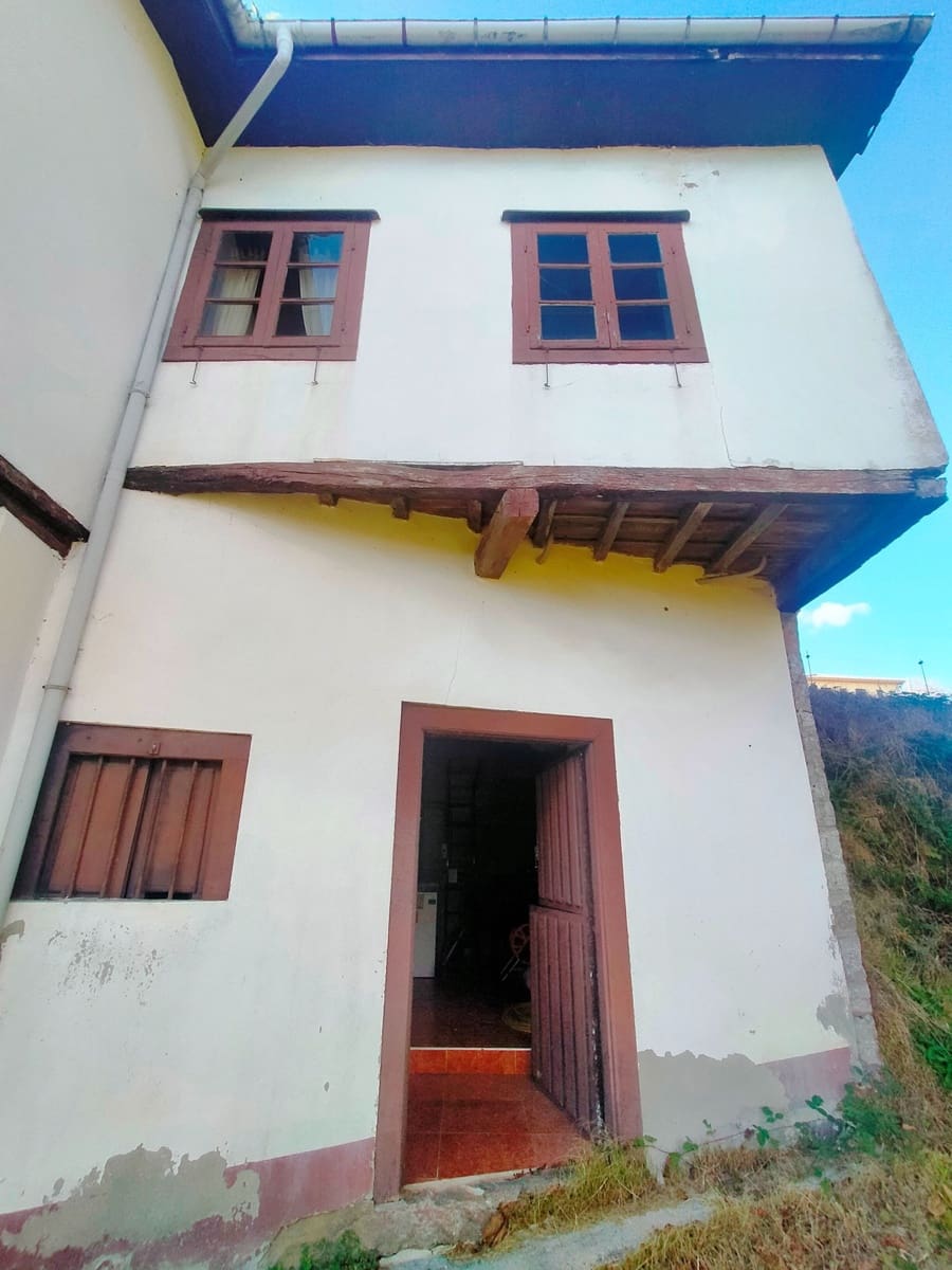 3 soverom Hus til salgs i Salas med garasje - € 220 000 (Ref: 7885577)