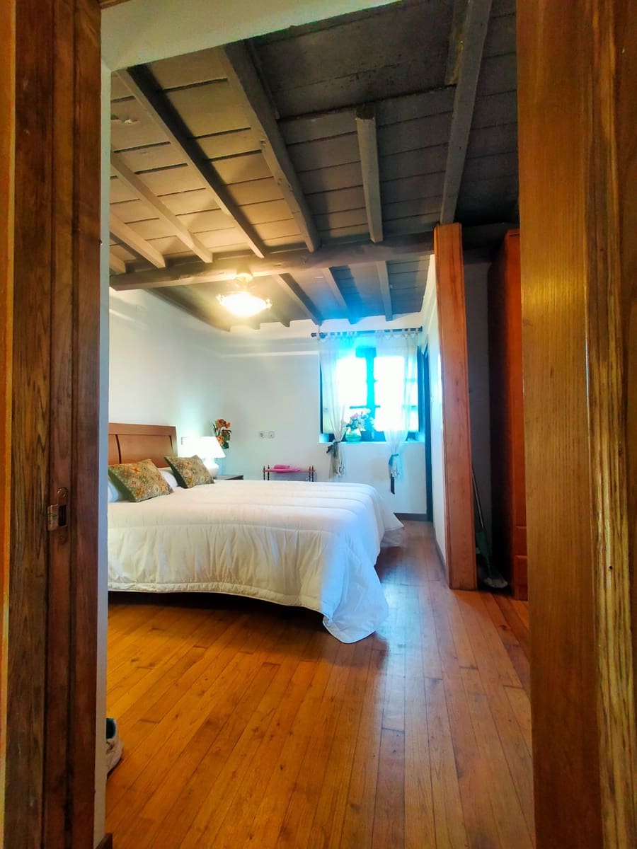 3 soverom Hus til salgs i Salas med garasje - € 220 000 (Ref: 7885577)