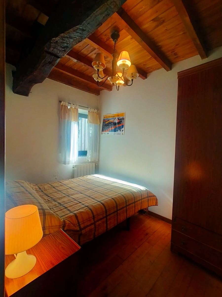 3 soverom Hus til salgs i Salas med garasje - € 220 000 (Ref: 7885577)