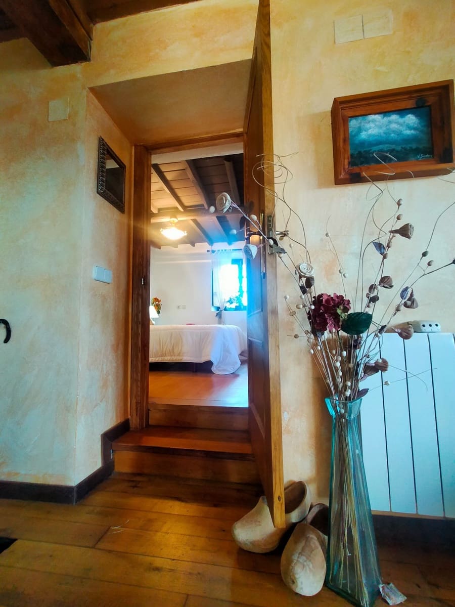 3 soverom Hus til salgs i Salas med garasje - € 220 000 (Ref: 7885577)