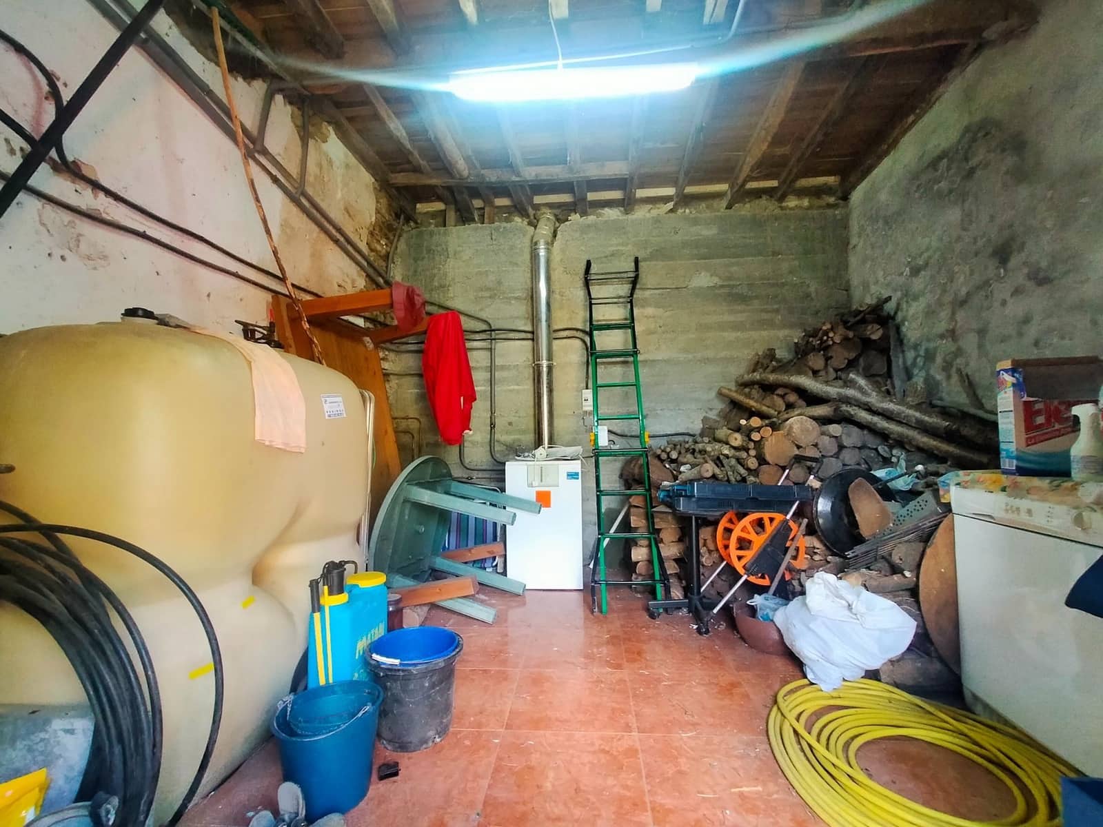 3 soverom Hus til salgs i Salas med garasje - € 220 000 (Ref: 7885577)