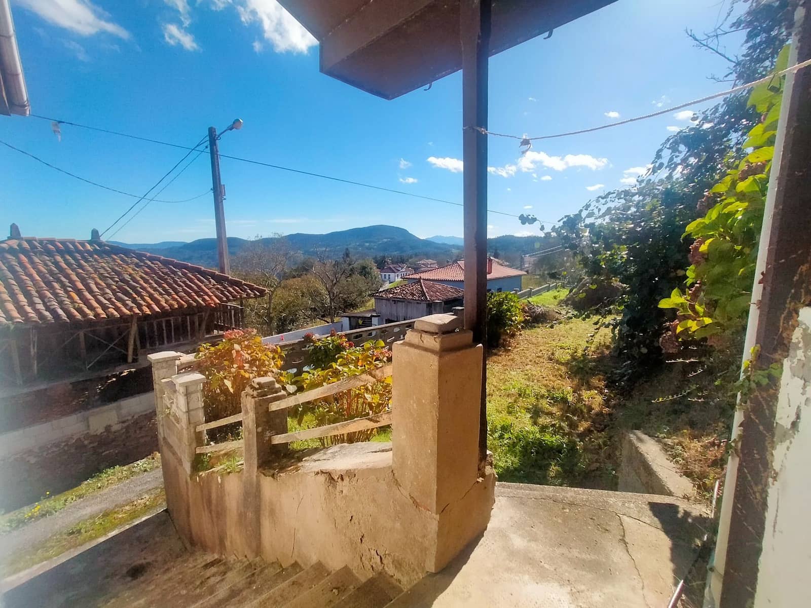 3 soverom Hus til salgs i Salas med garasje - € 220 000 (Ref: 7885577)