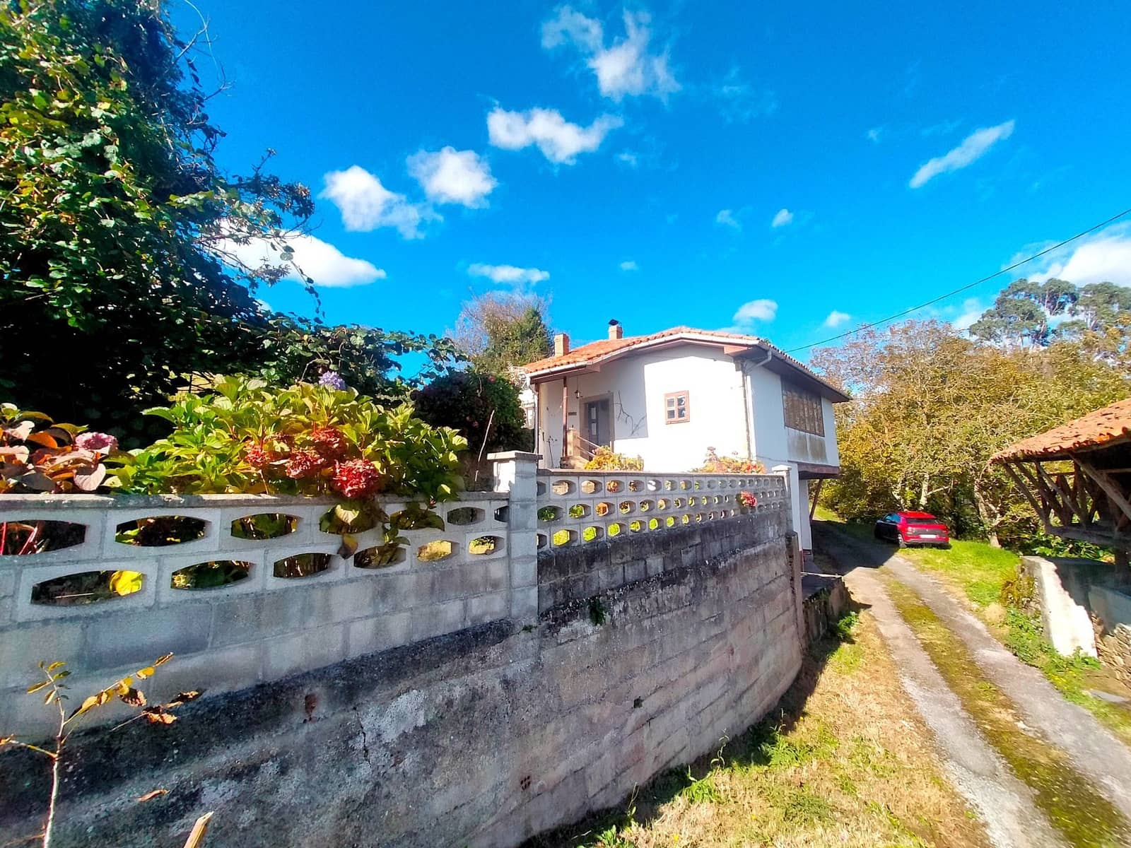 3 soverom Hus til salgs i Salas med garasje - € 220 000 (Ref: 7885577)