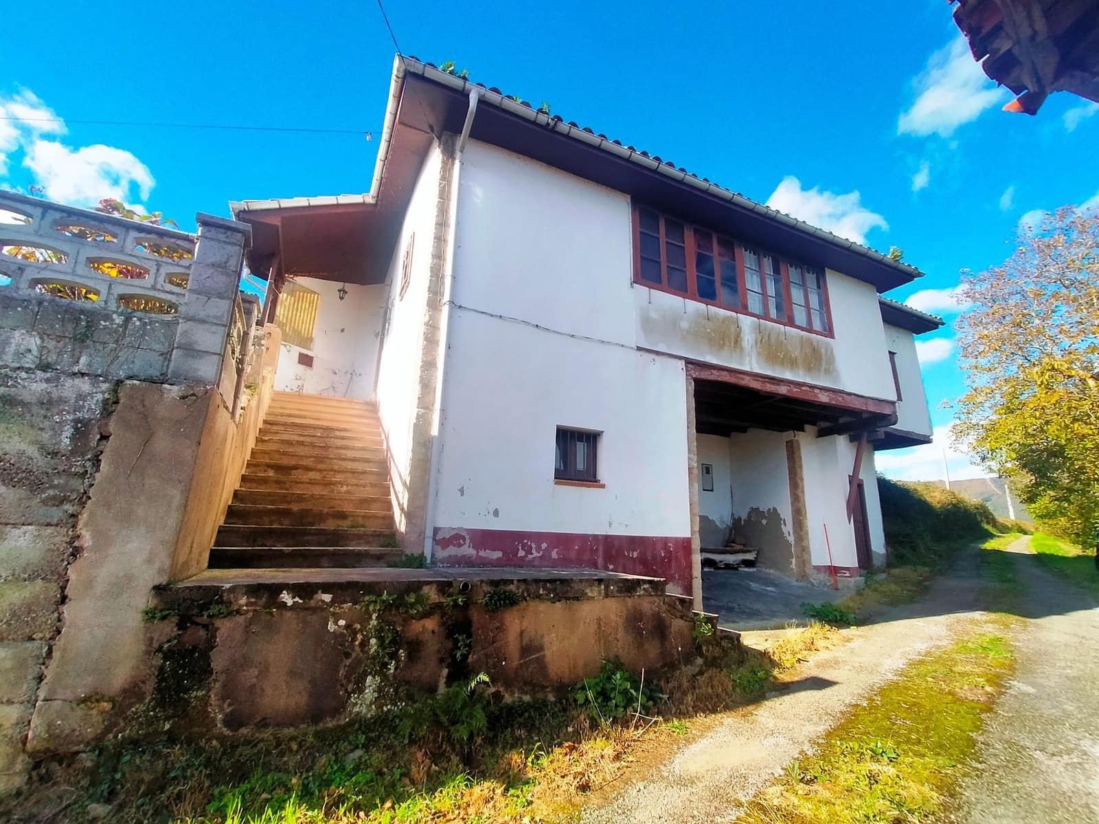 3 soverom Hus til salgs i Salas med garasje - € 220 000 (Ref: 7885577)