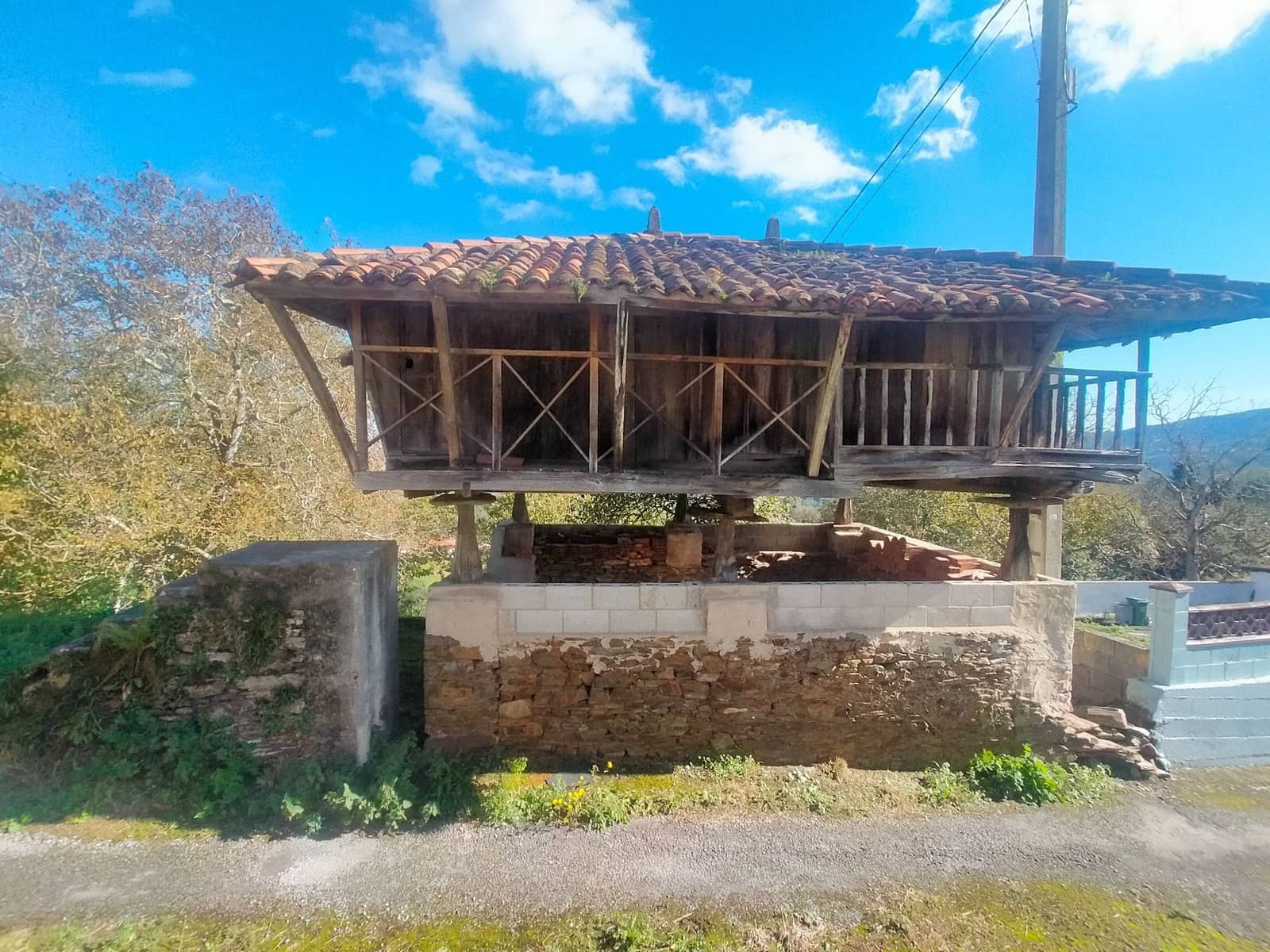 3 soverom Hus til salgs i Salas med garasje - € 220 000 (Ref: 7885577)