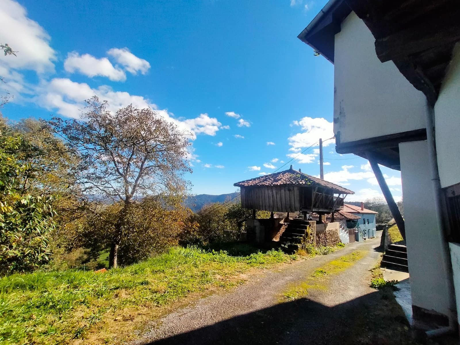 3 soverom Hus til salgs i Salas med garasje - € 220 000 (Ref: 7885577)