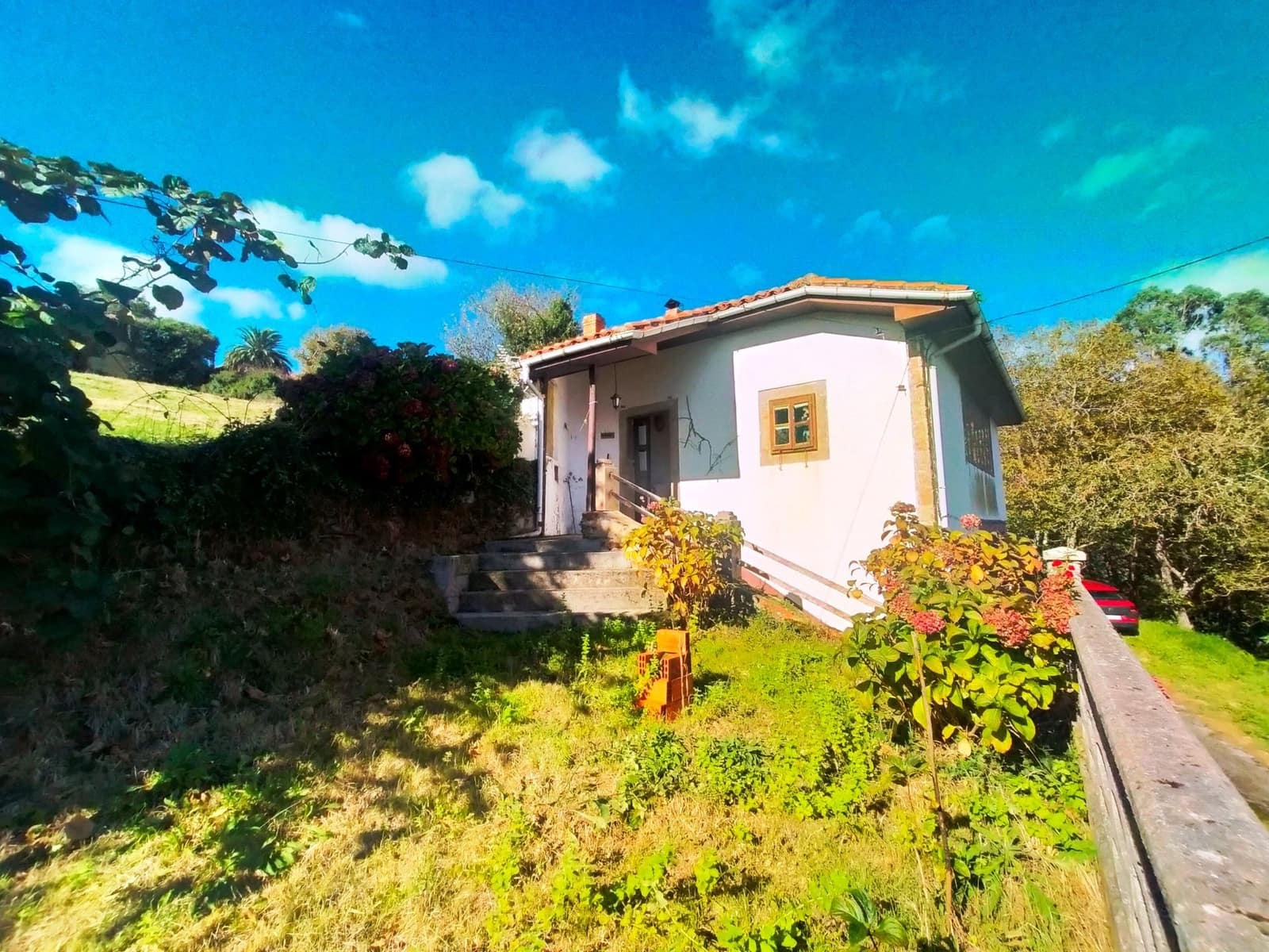 3 soverom Hus til salgs i Salas med garasje - € 220 000 (Ref: 7885577)