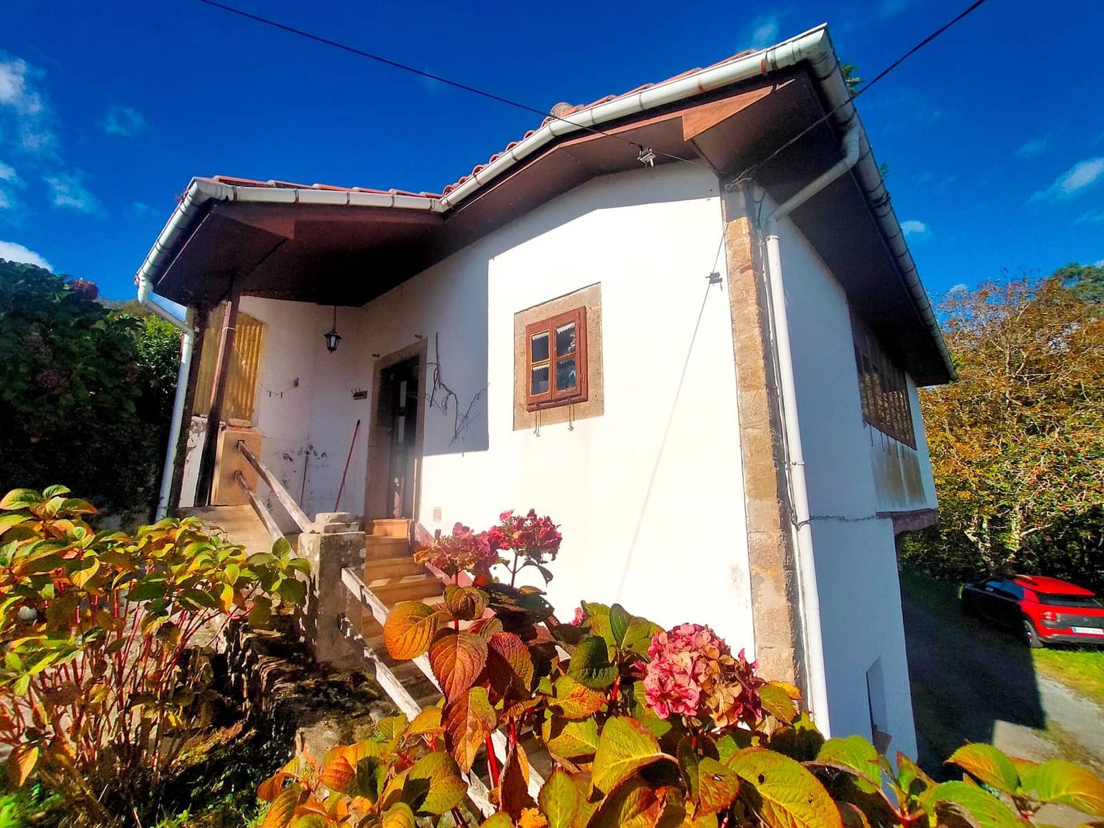 3 soverom Hus til salgs i Salas med garasje - € 220 000 (Ref: 7885577)