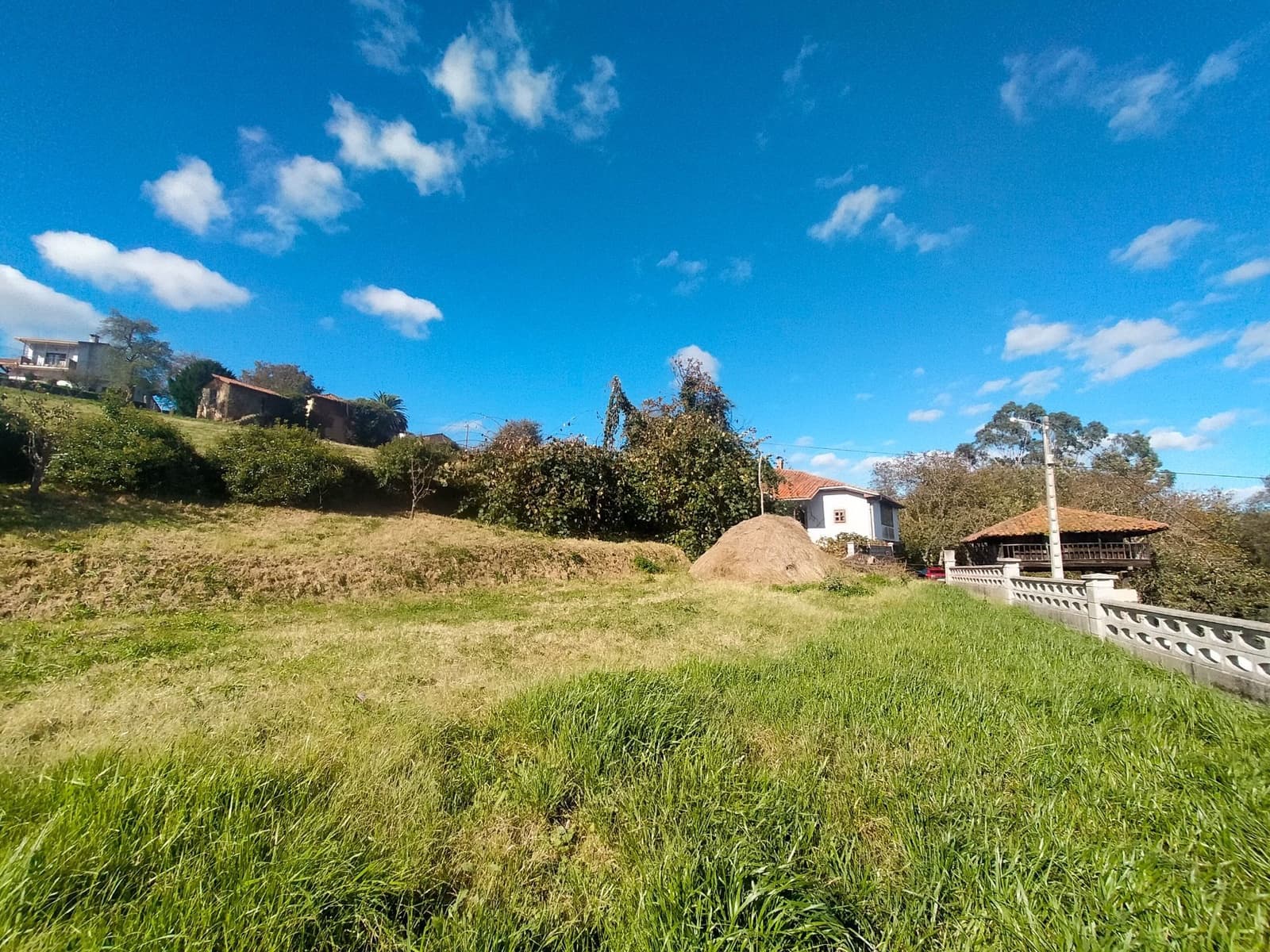 3 soverom Hus til salgs i Salas med garasje - € 220 000 (Ref: 7885577)