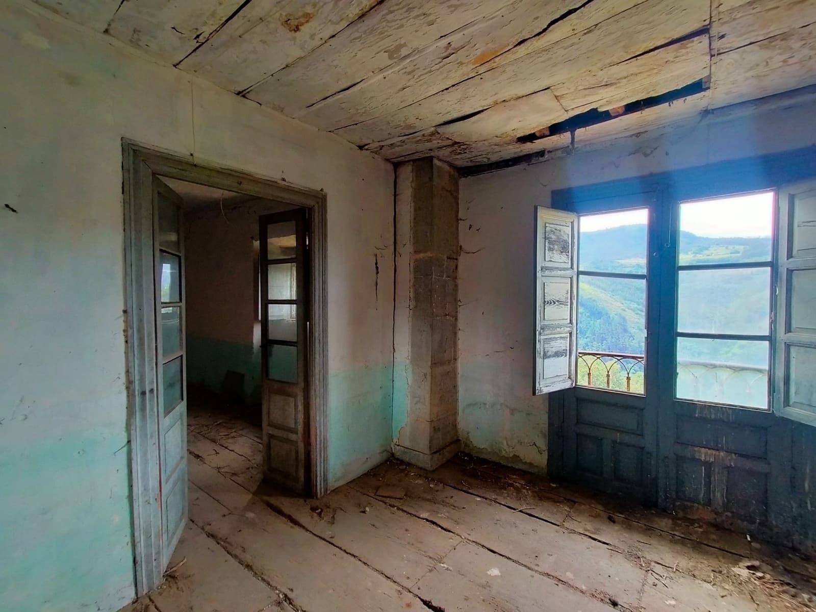 5 slaapkamer Finca/Landhuis te koop in Pravia met garage - € 135.000 (Ref: 8480603)