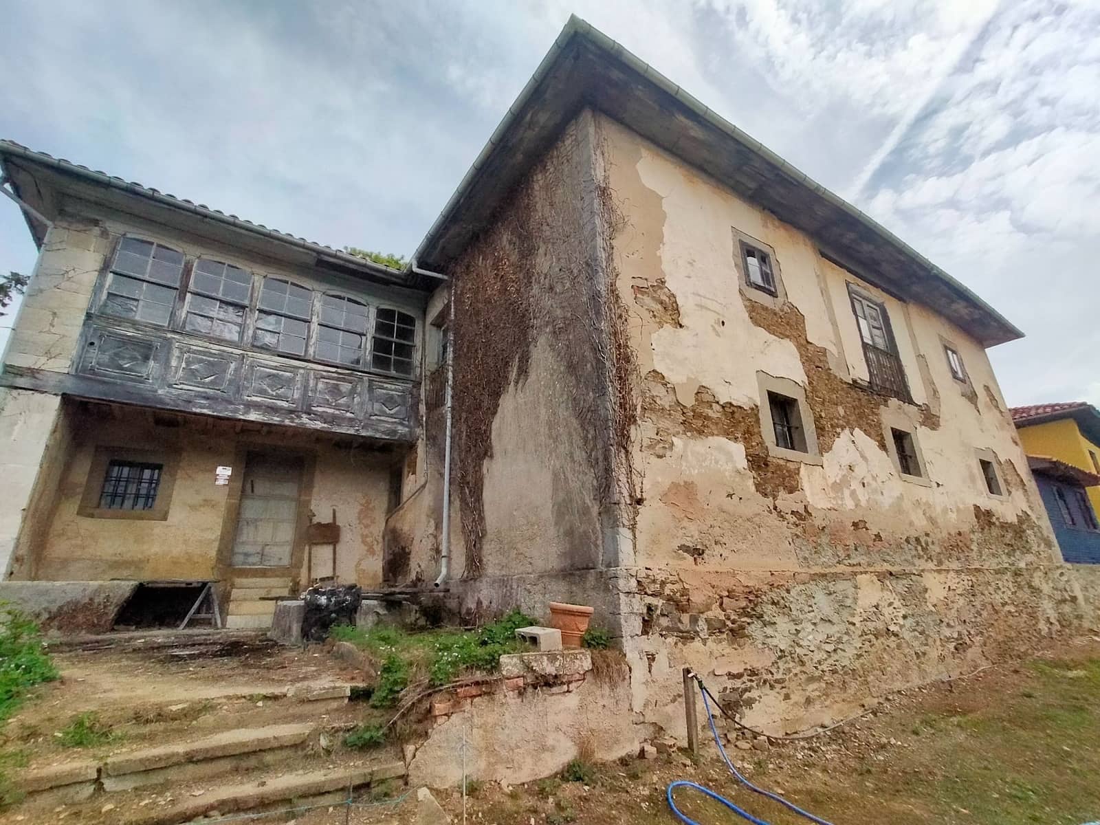 5 slaapkamer Finca/Landhuis te koop in Pravia met garage - € 135.000 (Ref: 8480603)