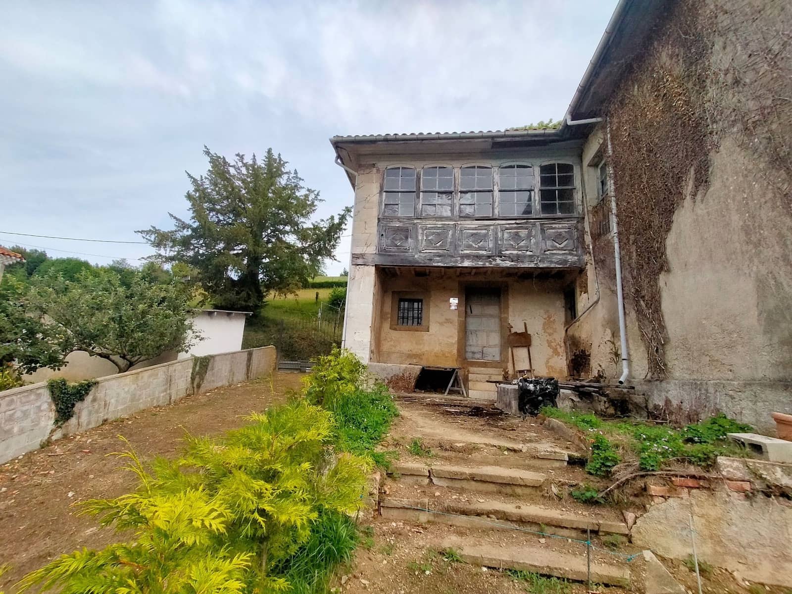 5 slaapkamer Finca/Landhuis te koop in Pravia met garage - € 135.000 (Ref: 8480603)