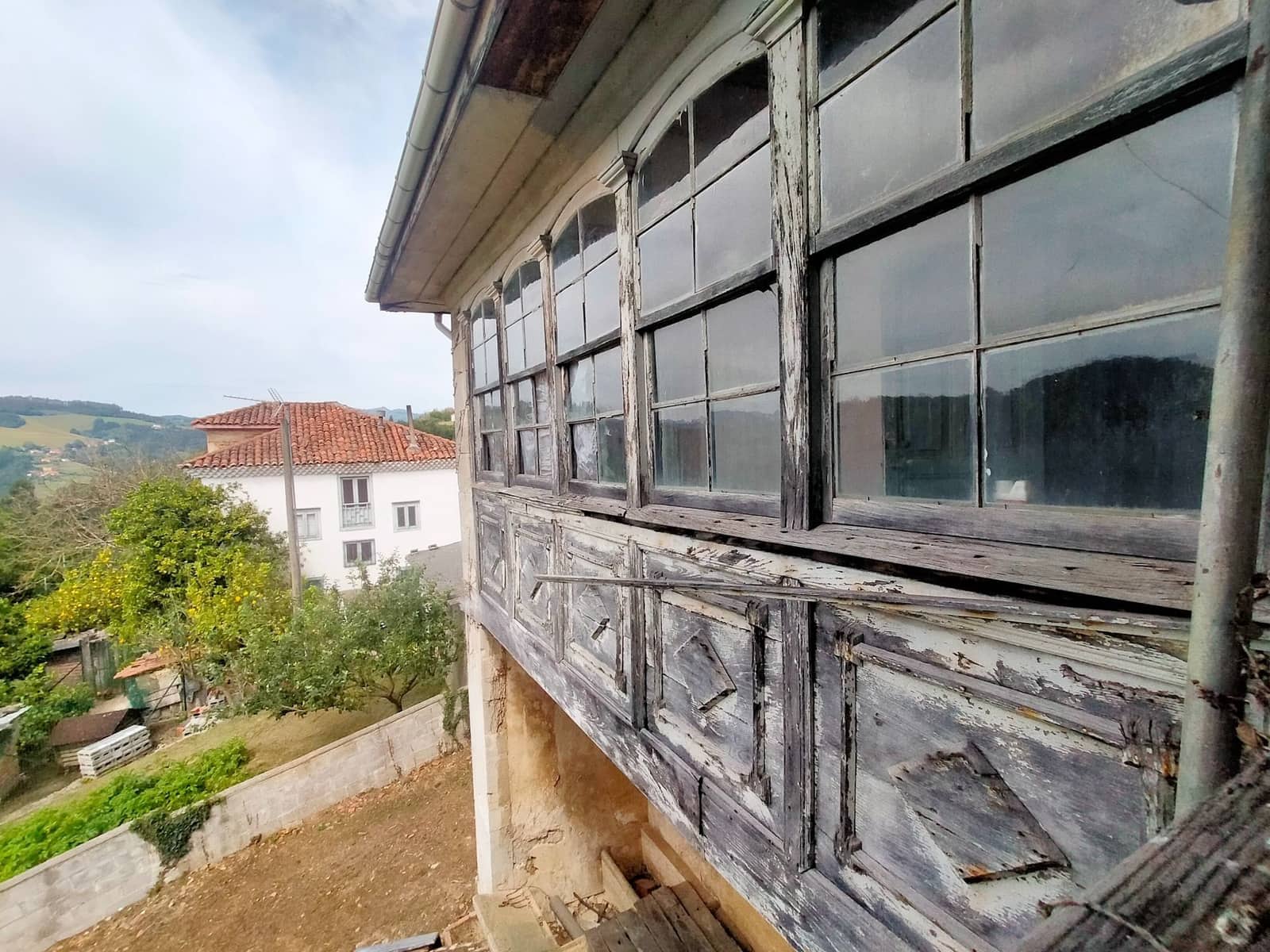 5 slaapkamer Finca/Landhuis te koop in Pravia met garage - € 135.000 (Ref: 8480603)