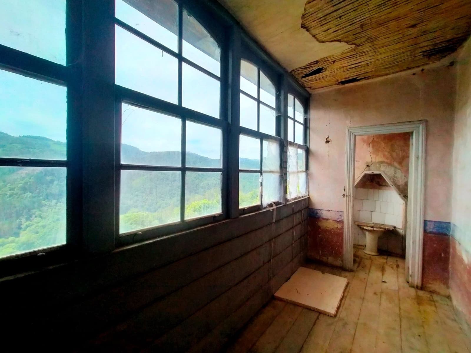 5 slaapkamer Finca/Landhuis te koop in Pravia met garage - € 135.000 (Ref: 8480603)