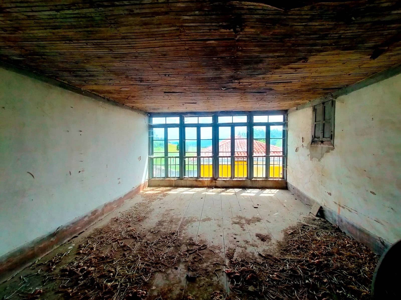 5 slaapkamer Finca/Landhuis te koop in Pravia met garage - € 135.000 (Ref: 8480603)