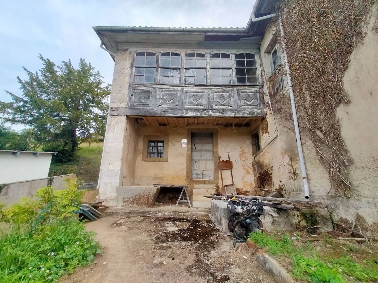 5 slaapkamer Finca/Landhuis te koop in Pravia met garage - € 135.000 (Ref: 8480603)