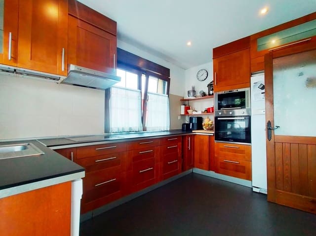 7 soveværelse Villa til salg i Cudillero med garage - € 550.000 (Ref: 8564520)