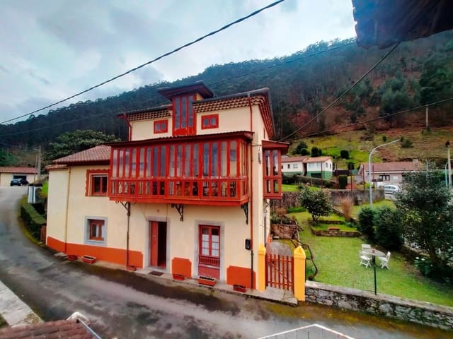 5 soveværelse Villa til salg i Pravia med garage - € 290.000 (Ref: 8874102)